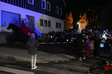 Sankt Martin Laternenumzug durch die Stadt (Foto: Karl-Franz Thiede)